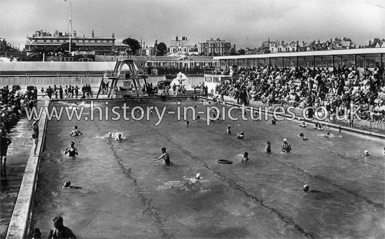 The Pier, Bathing Pool, Clacton on Sea, Essex. c.1930's